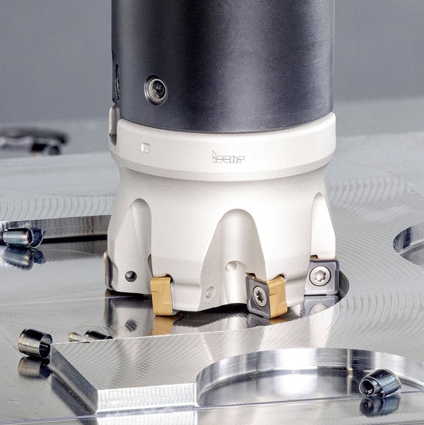 ISCAR: At the Right Angle 